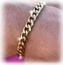 Load image into Gallery viewer, Mens Classic Cuban Chain Bracelet in Quality Stainless Steel - Toy Town Central